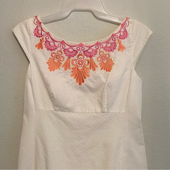 Lilly Pulitzer Dress White Quilt Embroidered Detail Dainty Shift Dress Size 2 - Picture 4 of 11